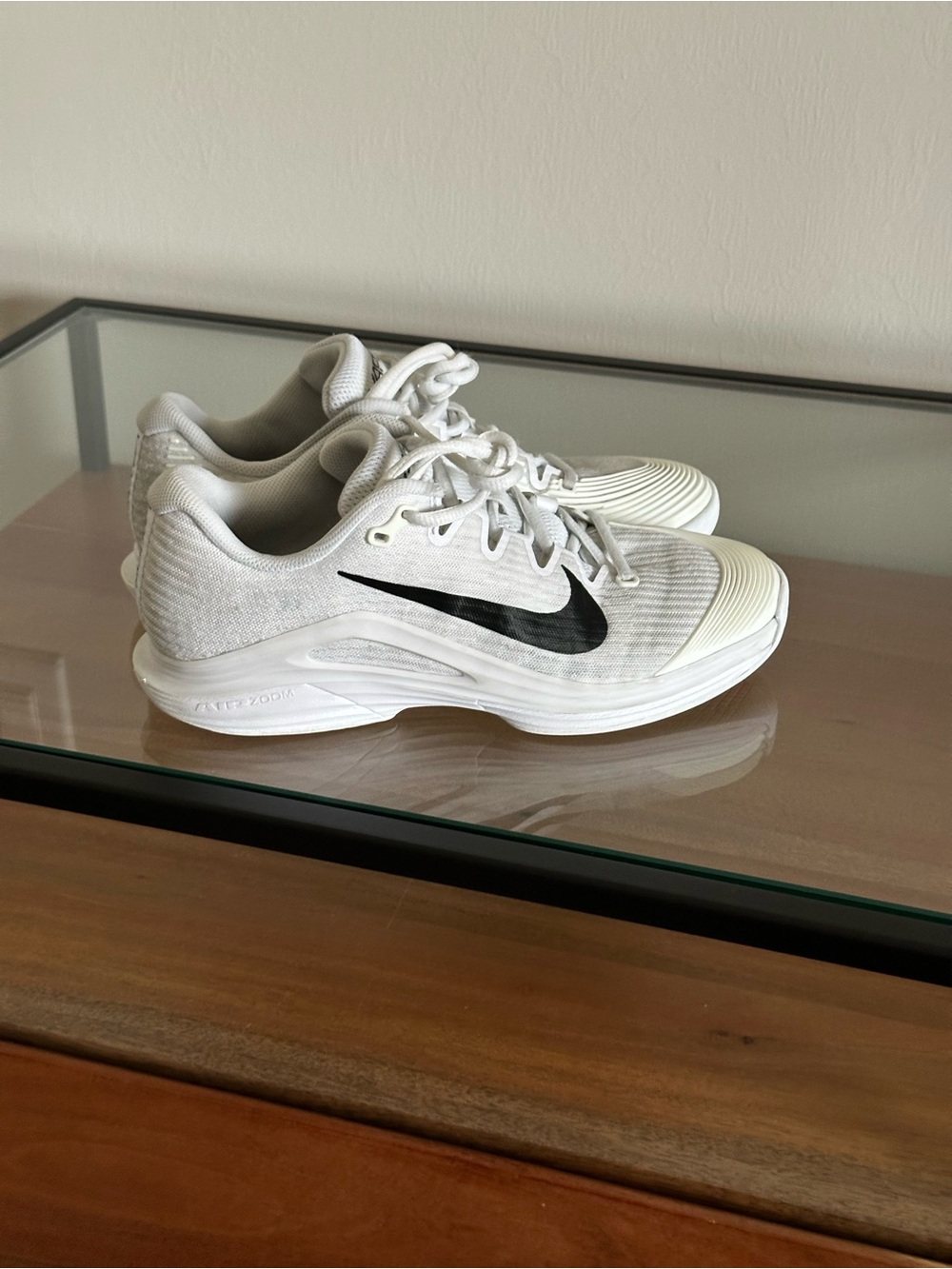 Nike Vapor 12 Women's Hard Court Tennis Shoes Size 6.5 - Picture 2 of 13